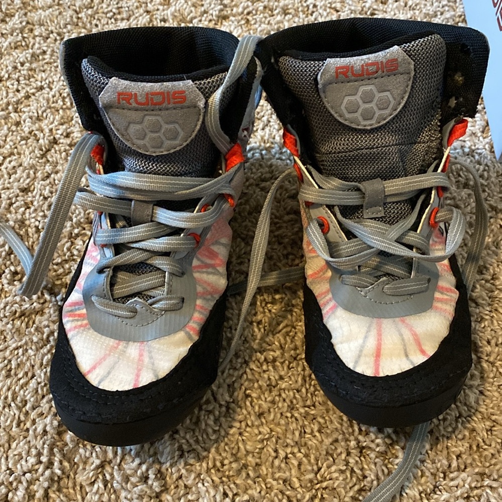 Rudis ks infinity kid wrestling shoe. Worn one season.